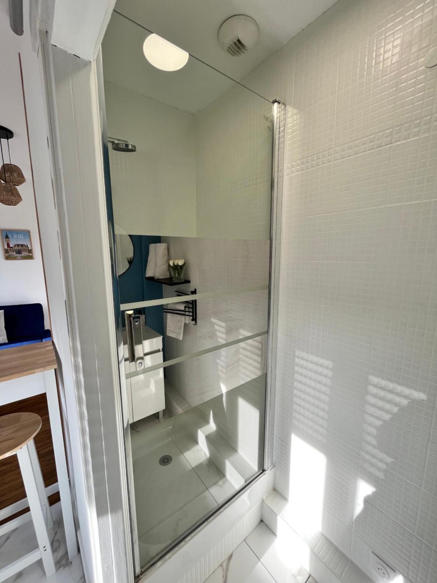 Les Appartements D'Ostende Calais Exterior photo